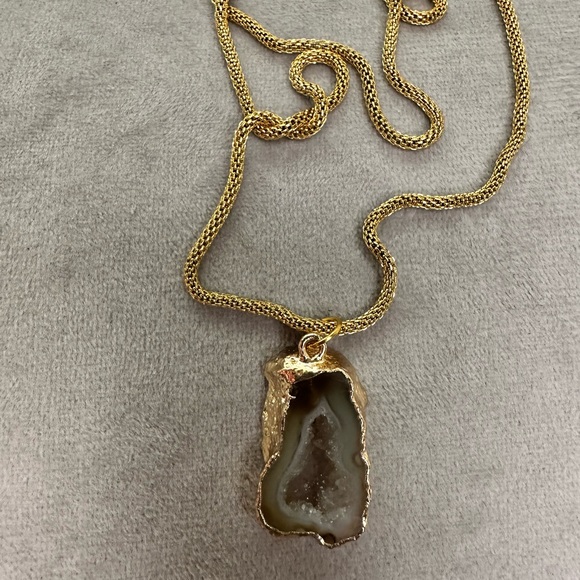 Mini druzy pendant 18k gold stainless steel mesh chain. Beautiful mini druzy - Picture 7 of 10